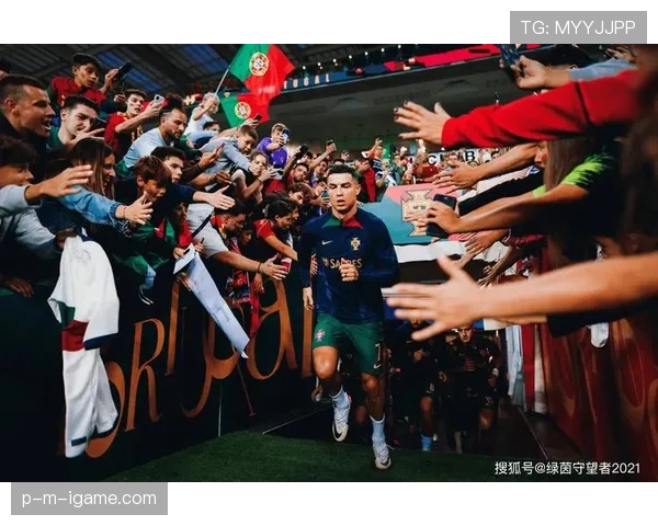 C罗无球跑动引领足球战术新潮流，成为新生代球员效仿典范